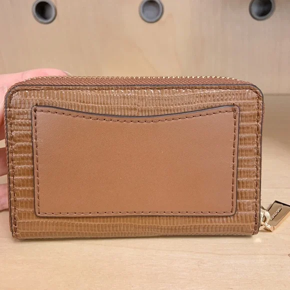 Micheal Kors wallet - Picture 9 of 16